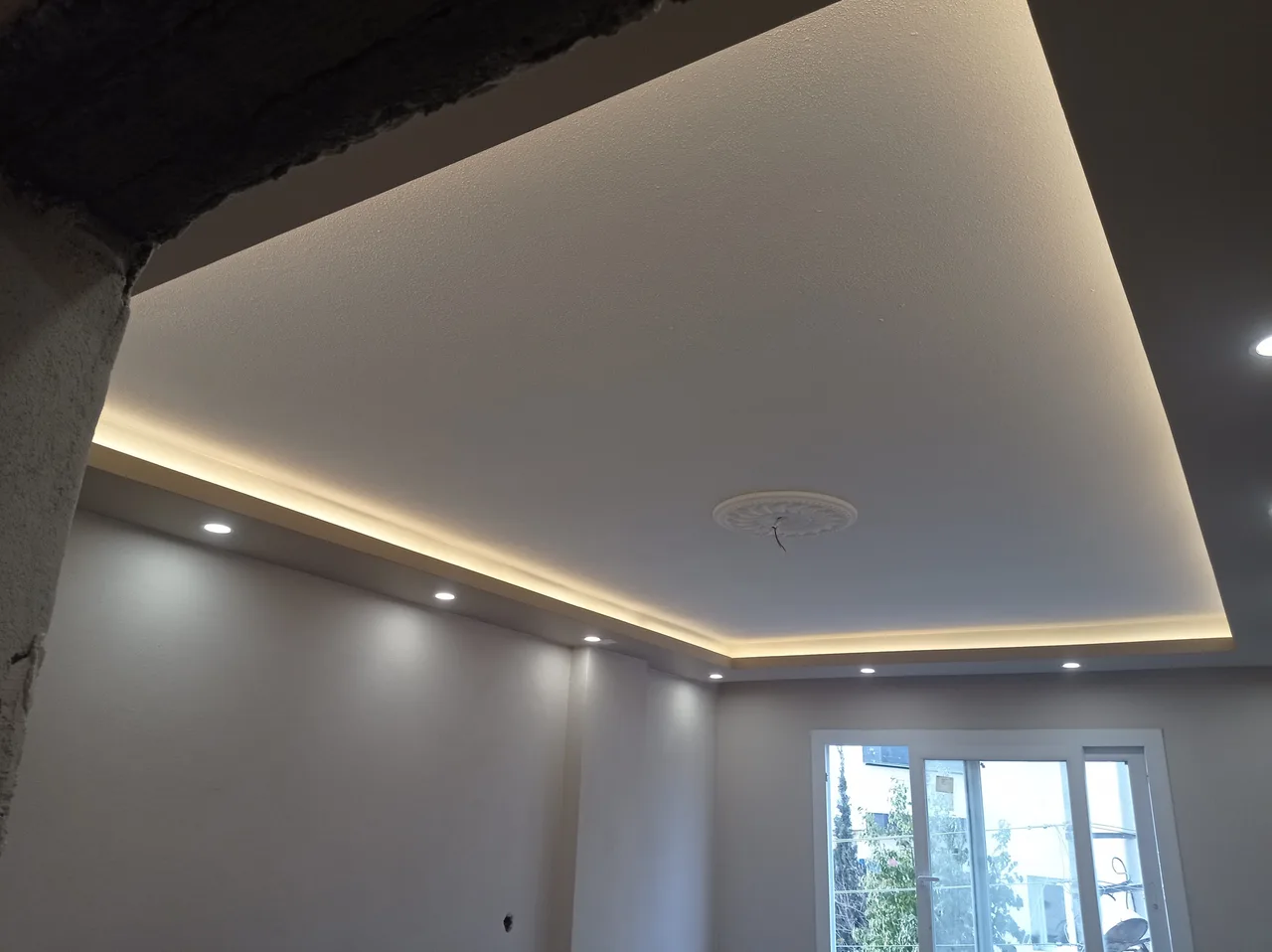 Mersin'de gizli LED ışıklı alçıpan asma tavan