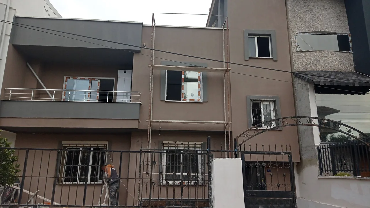 Mersin'de dış cephe grenli boya uygulaması