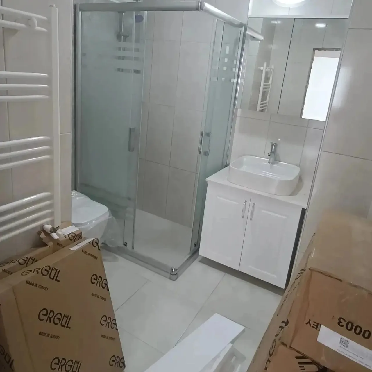 Mersin Forum banyo tadilatı, duşakabin ve lavabo dolabı